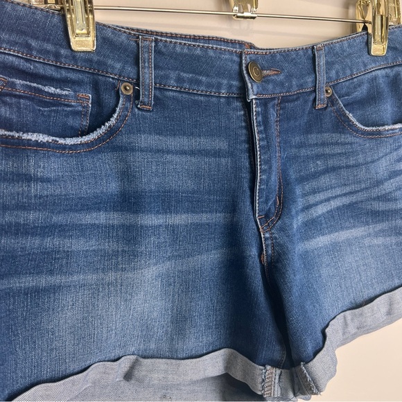 Time and Tru Classic Blue Jean Shorts Size 12 EUC - Picture 2 of 6